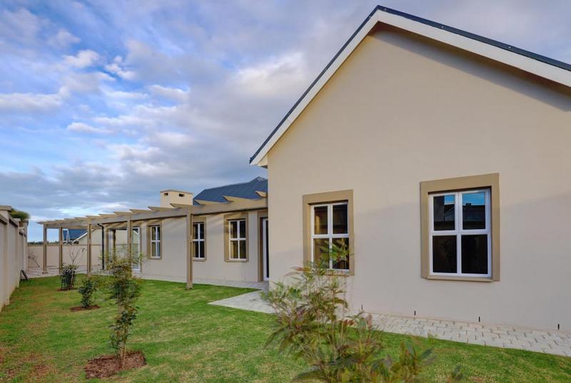 To Let 4 Bedroom Property for Rent in Kingswood Golf Estate Western Cape